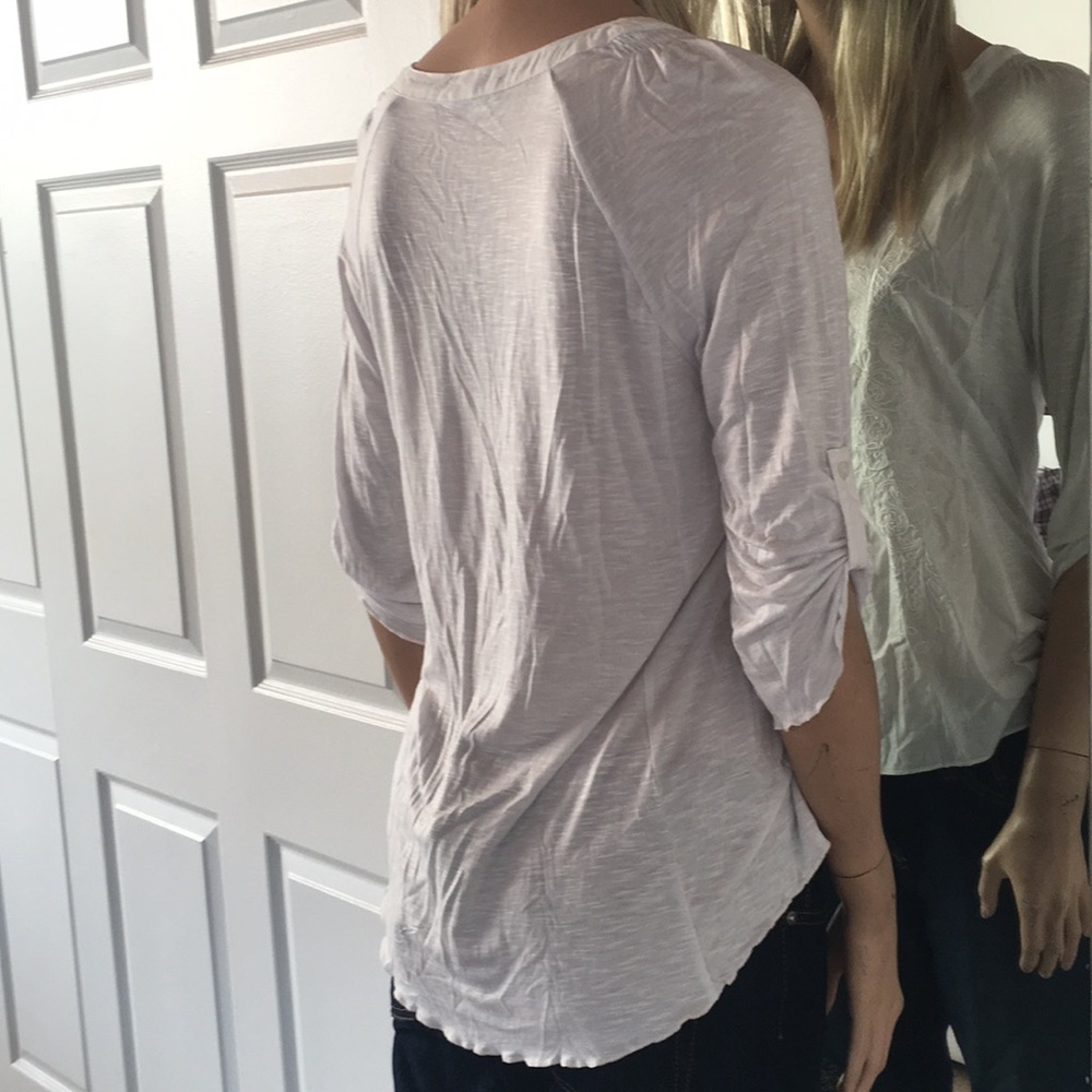 Pretty Wht Blouse W/Button Front &Embrodery Accent - Picture 6 of 7